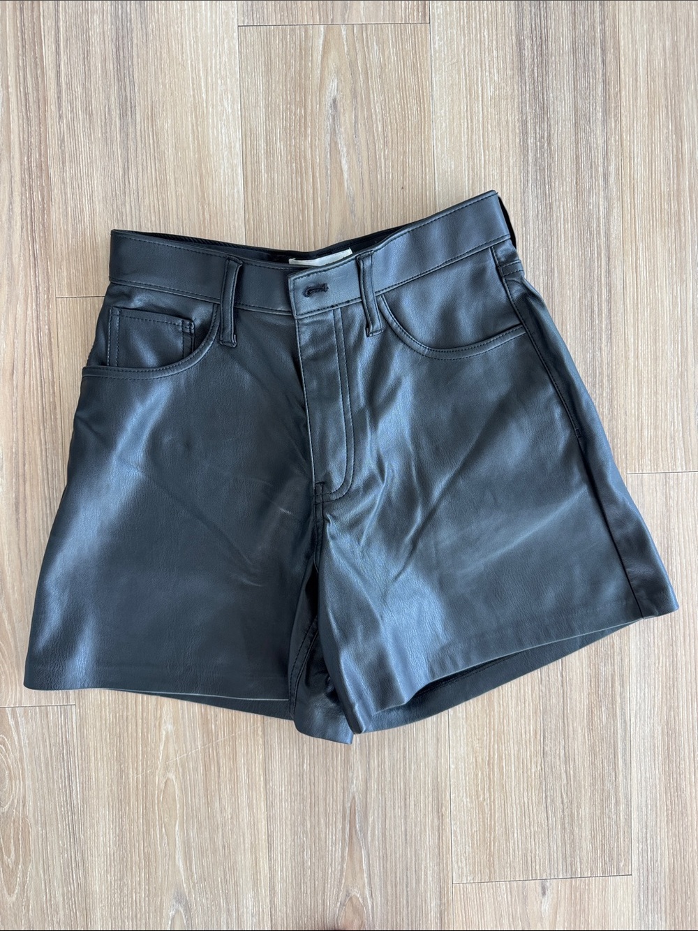 Abercrombie & Fitch Women’s High Rise The Dad Short Vegan Leather Curve Love Fit